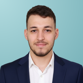 map[alt:ZAGHLAOUI Karim class:w-48 h-48 rounded-full object-cover shadow-lg src:images/home/team/karim.png]